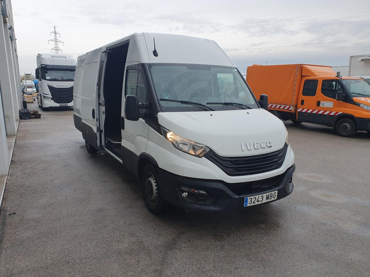 IVECO Daily 35S16 - Furgão de passageiros: foto 2 IVECO Daily 35S16 - Furgão de passageiros: foto 2