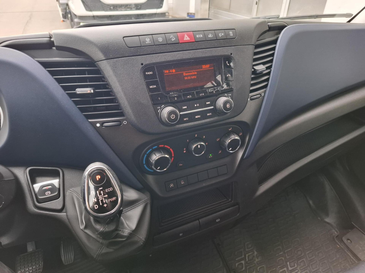Furgão, Carrinha cabine dupla IVECO Daily 35S16A8: foto 8