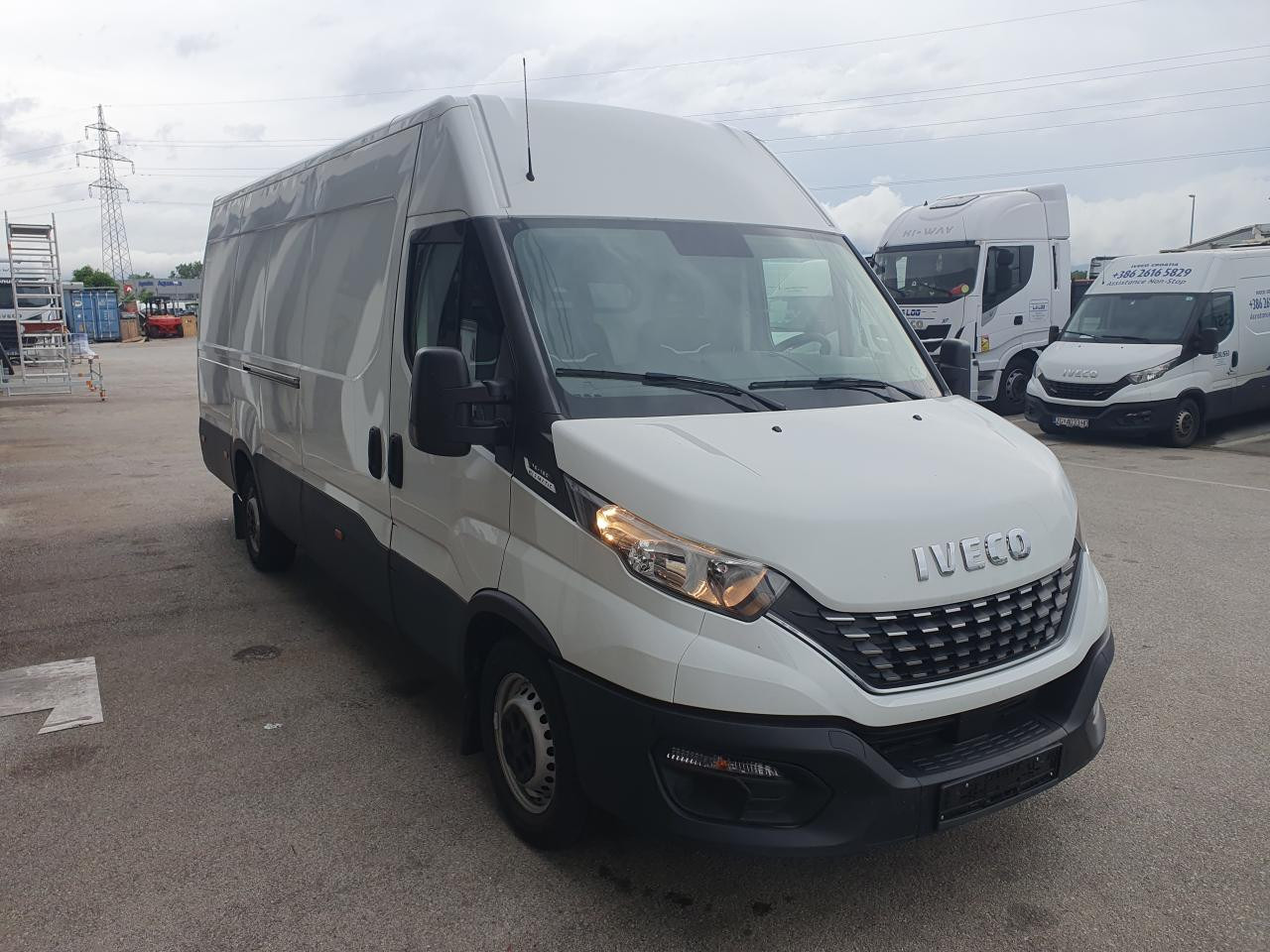 IVECO Daily 35S16A8V - Furgão de passageiros: foto 2 IVECO Daily 35S16A8V - Furgão de passageiros: foto 2