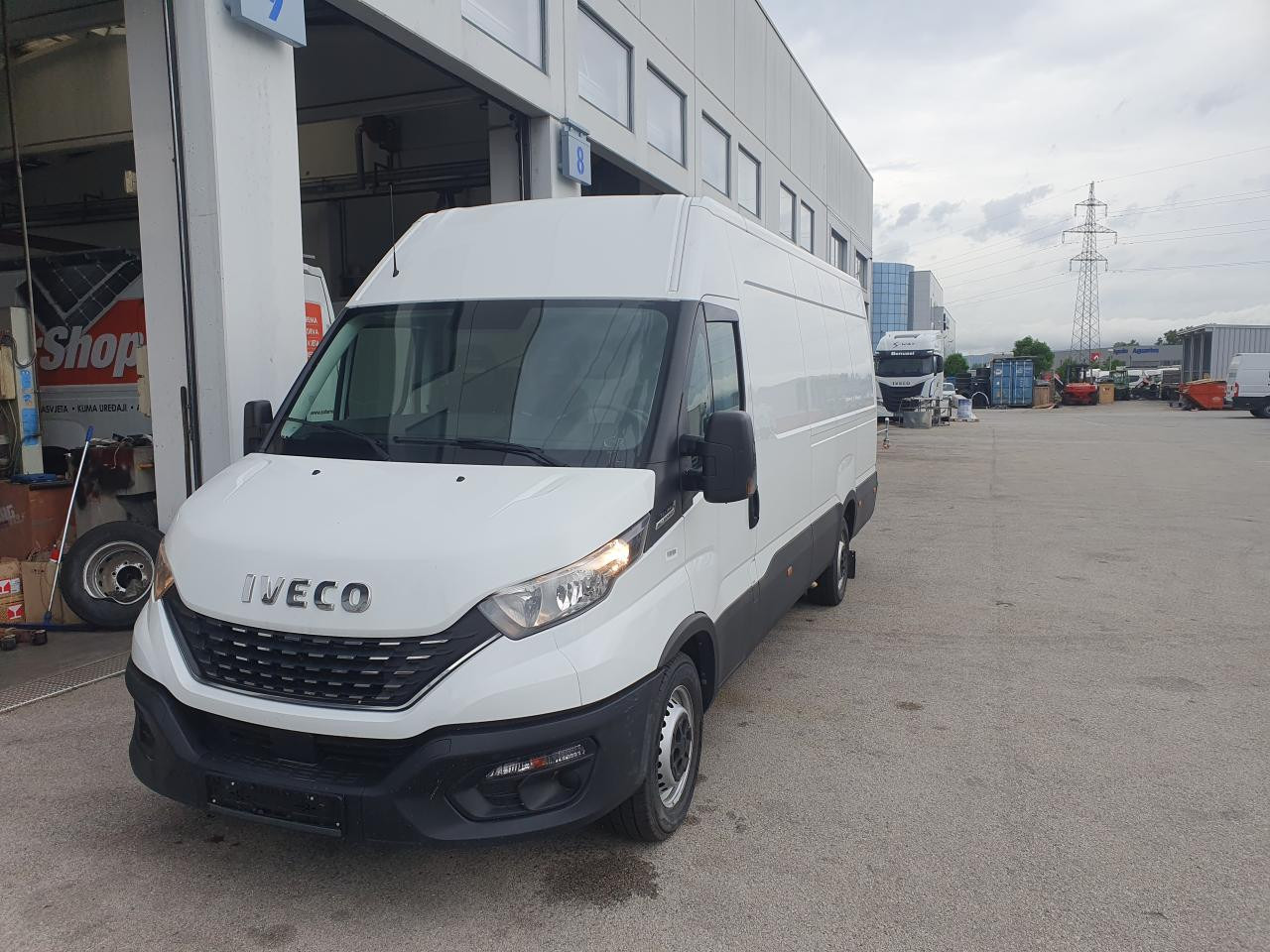 IVECO Daily 35S16A8V - Furgão de passageiros: foto 1 IVECO Daily 35S16A8V - Furgão de passageiros: foto 1