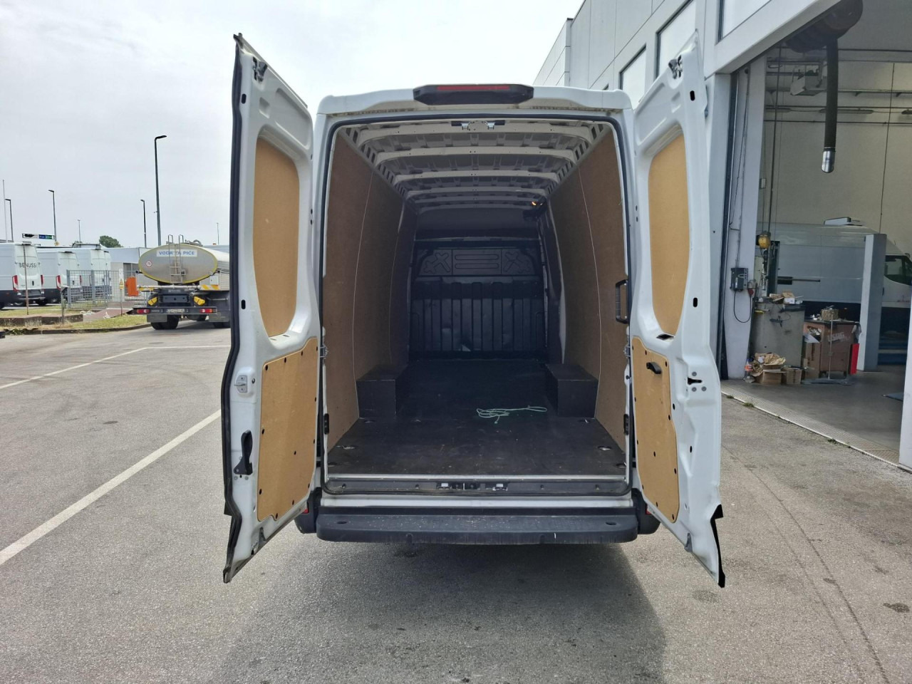 IVECO Daily 35S16V - Furgão de passageiros: foto 5 IVECO Daily 35S16V - Furgão de passageiros: foto 5