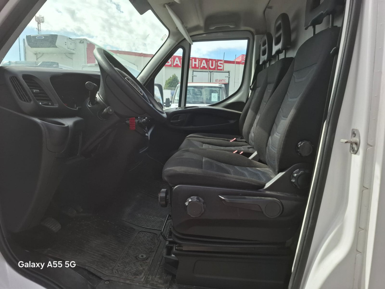 IVECO Daily 35S16V - Furgão de passageiros: foto 4 IVECO Daily 35S16V - Furgão de passageiros: foto 4