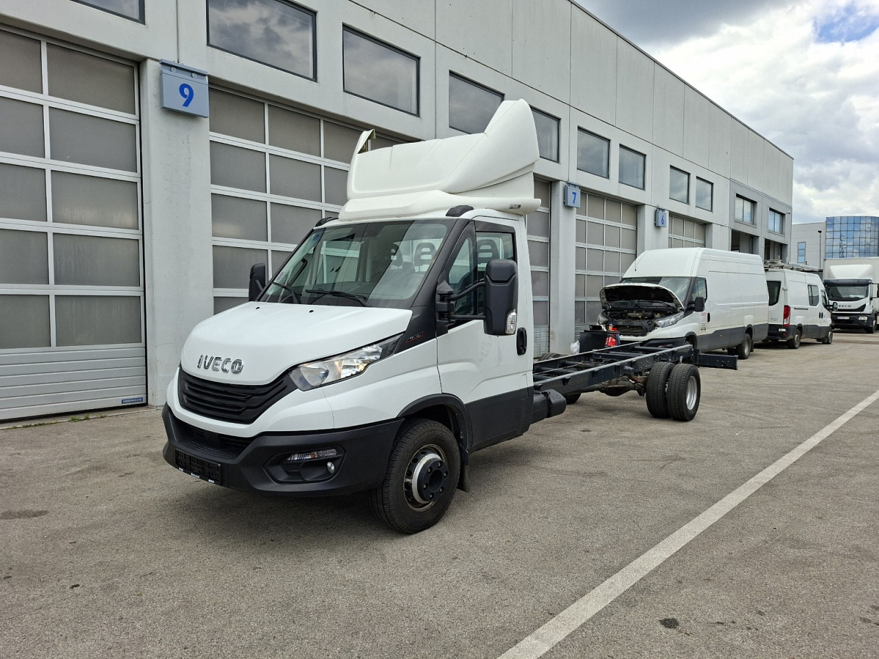 IVECO Daily 70C18H - Camião chassi: foto 1 IVECO Daily 70C18H - Camião chassi: foto 1