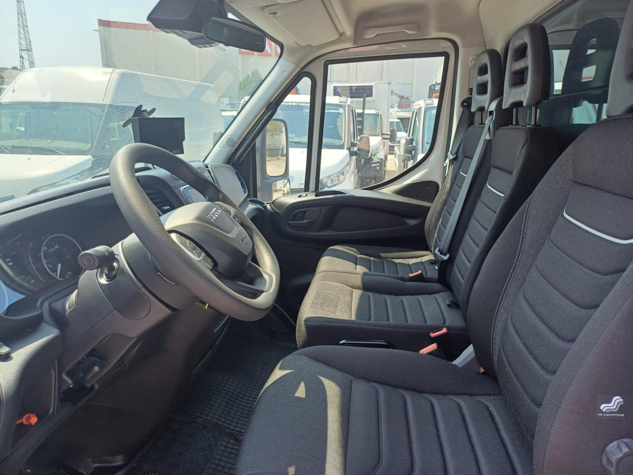 IVECO Daily 70C18H - Carrinha de lona: foto 2 IVECO Daily 70C18H - Carrinha de lona: foto 2