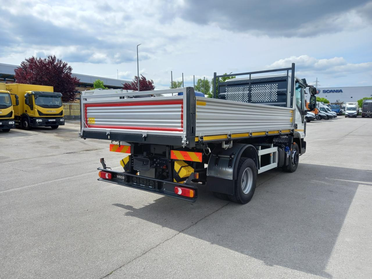 IVECO Eurocargo ML120EL25 - Carrinha basculante: foto 4 IVECO Eurocargo ML120EL25 - Carrinha basculante: foto 4