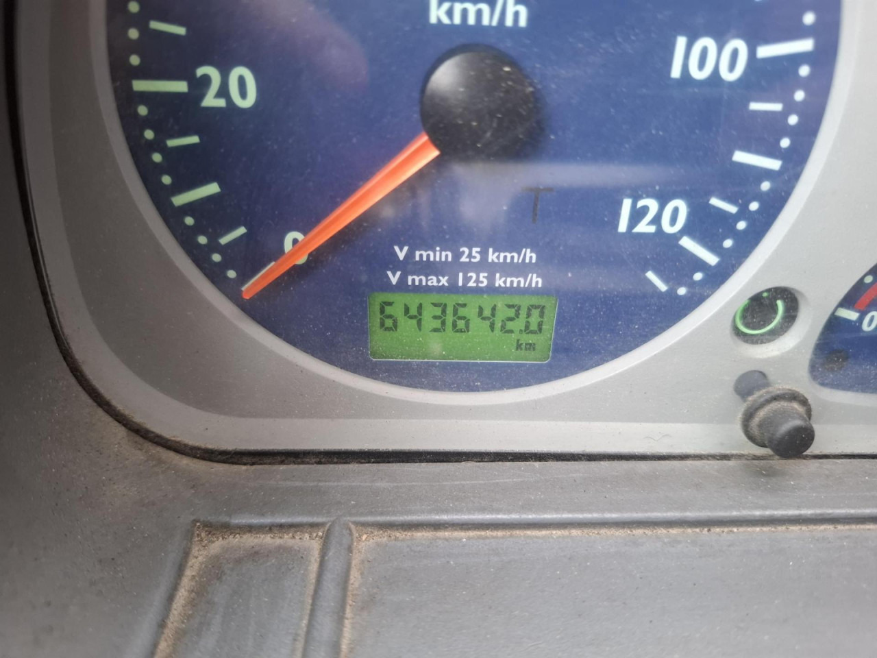 IVECO Stralis AT260S35Y - Camião de lona: foto 2 IVECO Stralis AT260S35Y - Camião de lona: foto 2