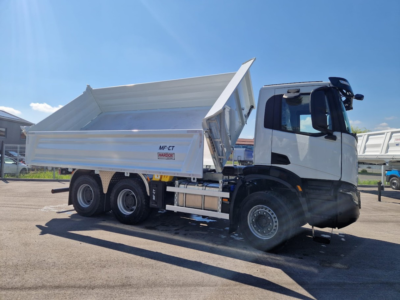 IVECO T-WAY AD380T45 - Carrinha basculante: foto 5 IVECO T-WAY AD380T45 - Carrinha basculante: foto 5