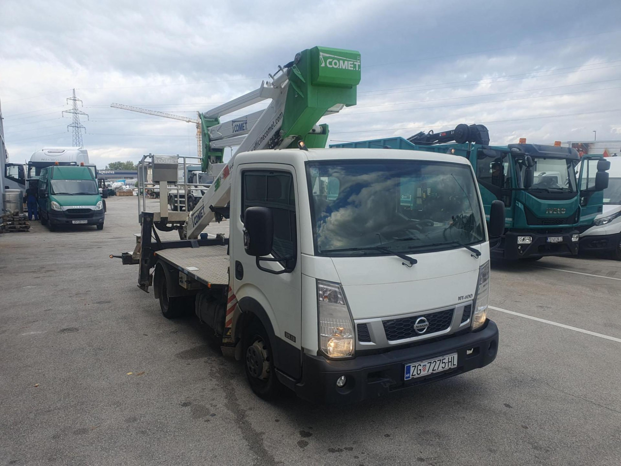 NISSAN Cabstar NT400 - Caminhão com plataforma aérea: foto 2 NISSAN Cabstar NT400 - Caminhão com plataforma aérea: foto 2