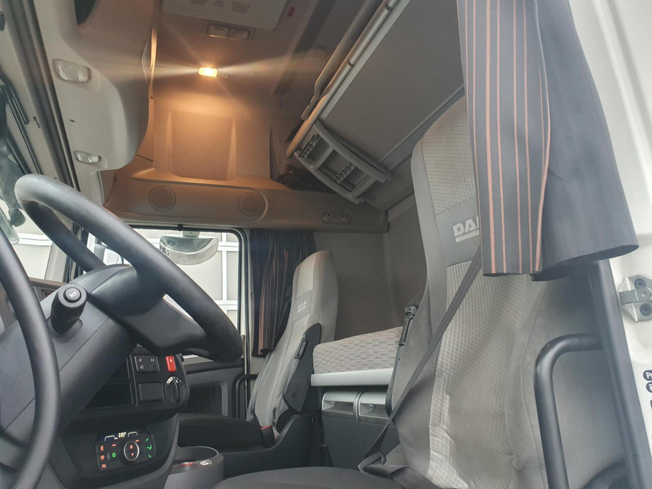 Fotografia de interior 1: Tractor DAF XF 480 FT