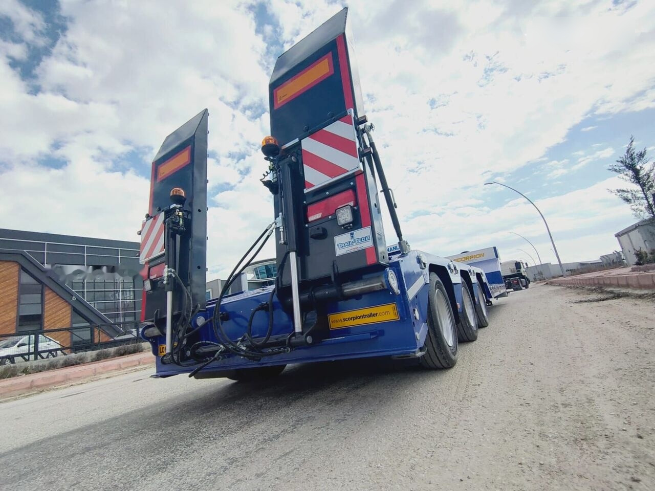Scorpion Trailer SCORPION TRAILER 3 AXLE LOWBED SEMI TRAILER (CUSTOMIZED) - Semi-reboque baixa: foto 3 Scorpion Trailer SCORPION TRAILER 3 AXLE LOWBED SEMI TRAILER (CUSTOMIZED) - Semi-reboque baixa: foto 3
