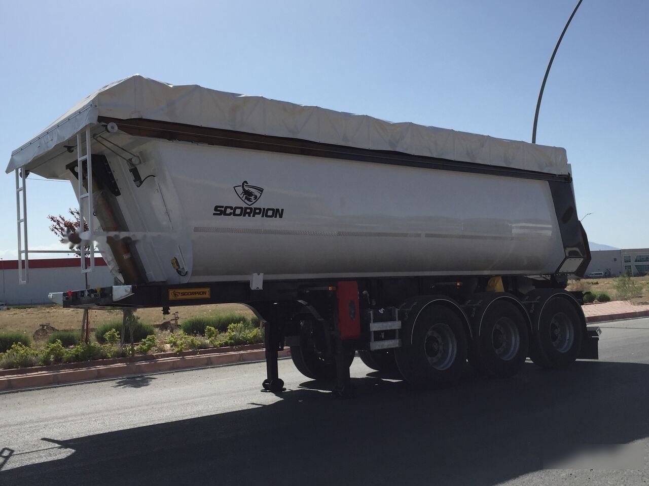 Scorpion Trailer SCORPION TRAILER NEW 3 AXLE TIPPER SEMI TRAILER (MANUFACTURER COMPANY) - Semi-reboque basculante: foto 3 Scorpion Trailer SCORPION TRAILER NEW 3 AXLE TIPPER SEMI TRAILER (MANUFACTURER COMPANY) - Semi-reboque basculante: foto 3