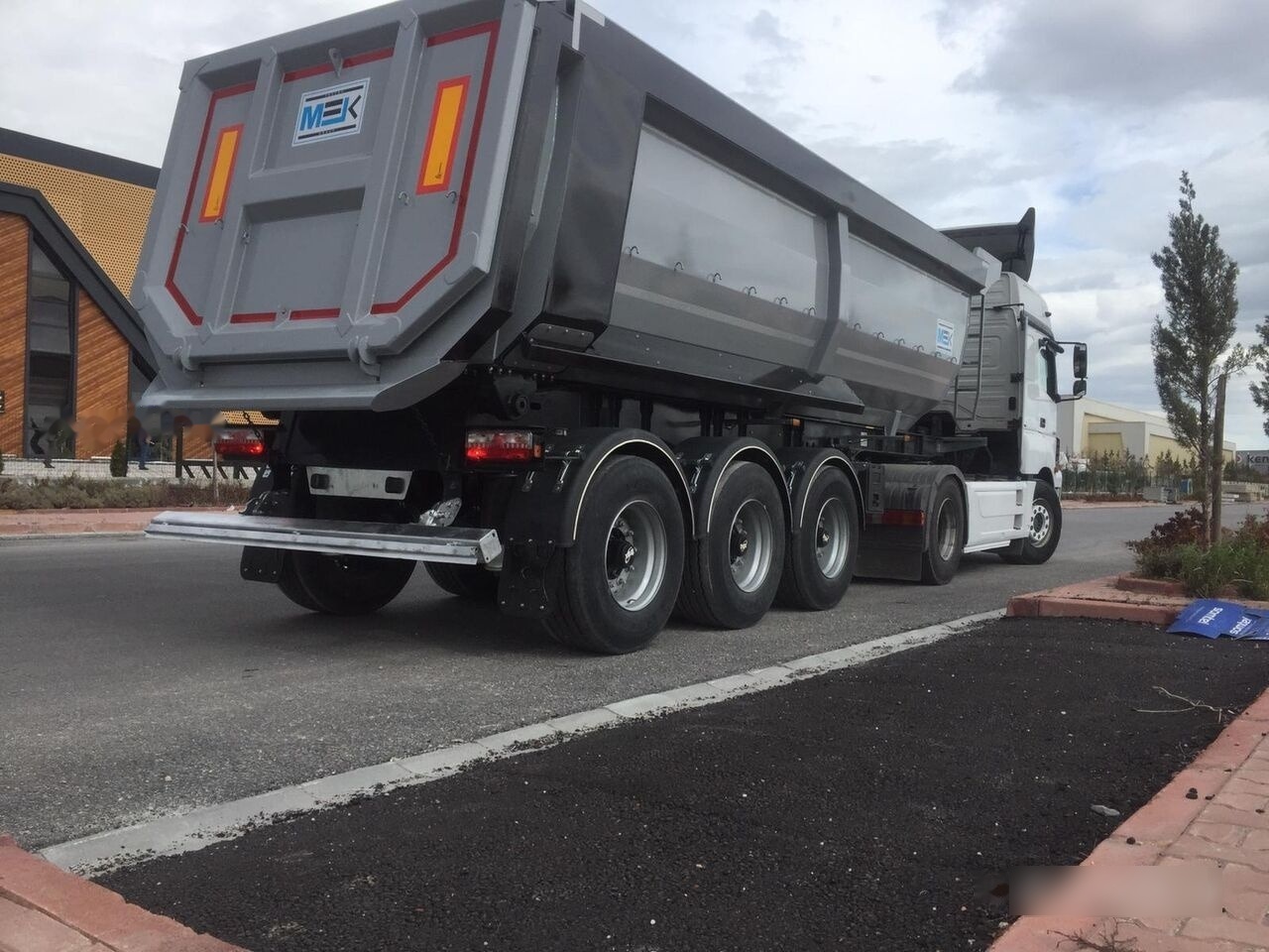Scorpion Trailer SCORPION TRAILER NEW 3 AXLE TIPPER SEMI TRAILER (MANUFACTURER COMPANY) - Semi-reboque basculante: foto 2 Scorpion Trailer SCORPION TRAILER NEW 3 AXLE TIPPER SEMI TRAILER (MANUFACTURER COMPANY) - Semi-reboque basculante: foto 2