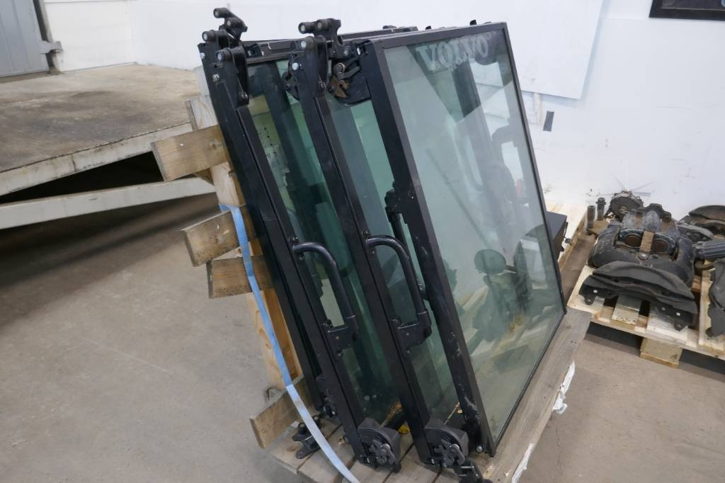 Volvo Framruta Hjullastare - Cabine para Máquina de construção: foto 1 Volvo Framruta Hjullastare - Cabine para Máquina de construção: foto 1