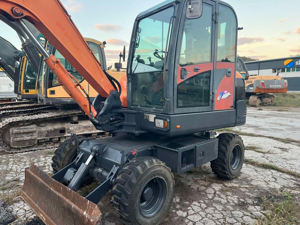 Doosan S55W-V Plus, 4800hours - Escavadeira de rodas: foto 2 Doosan S55W-V Plus, 4800hours - Escavadeira de rodas: foto 2