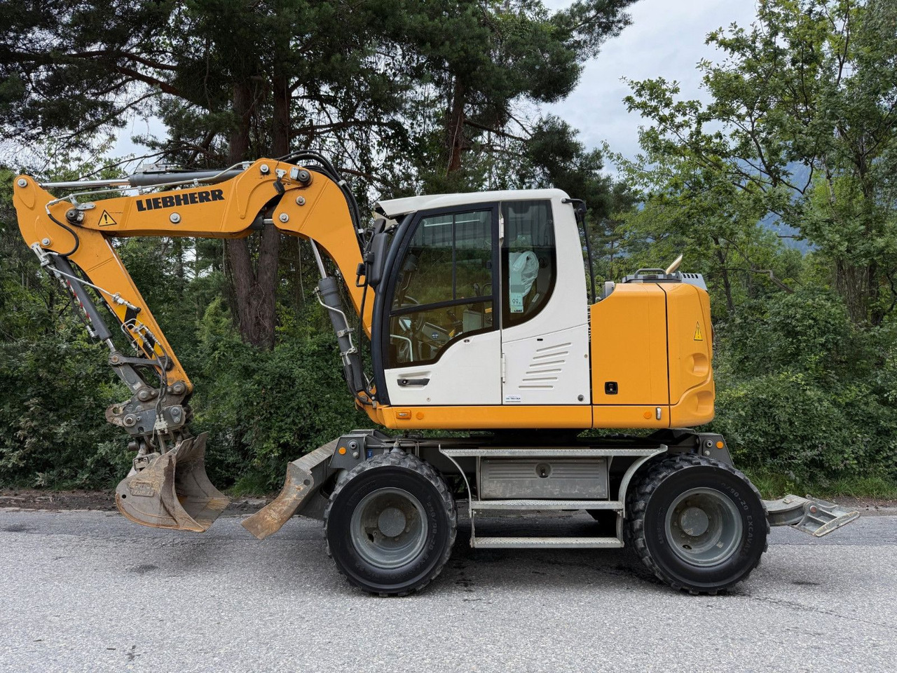 Liebherr A910 Compact Litronic,4 Schaufeln,Schnellwechsle - Escavadeira de rodas: foto 1 Liebherr A910 Compact Litronic,4 Schaufeln,Schnellwechsle - Escavadeira de rodas: foto 1