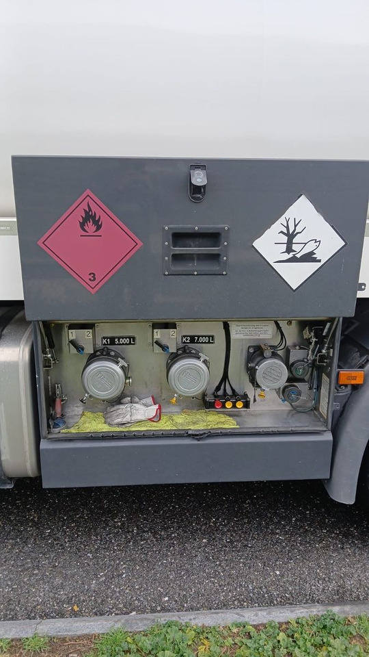 Scania P450 LB 4x2, ADR, Schwarzmueller Anhaenger Fuel - Camião cisterna: foto 5 Scania P450 LB 4x2, ADR, Schwarzmueller Anhaenger Fuel - Camião cisterna: foto 5