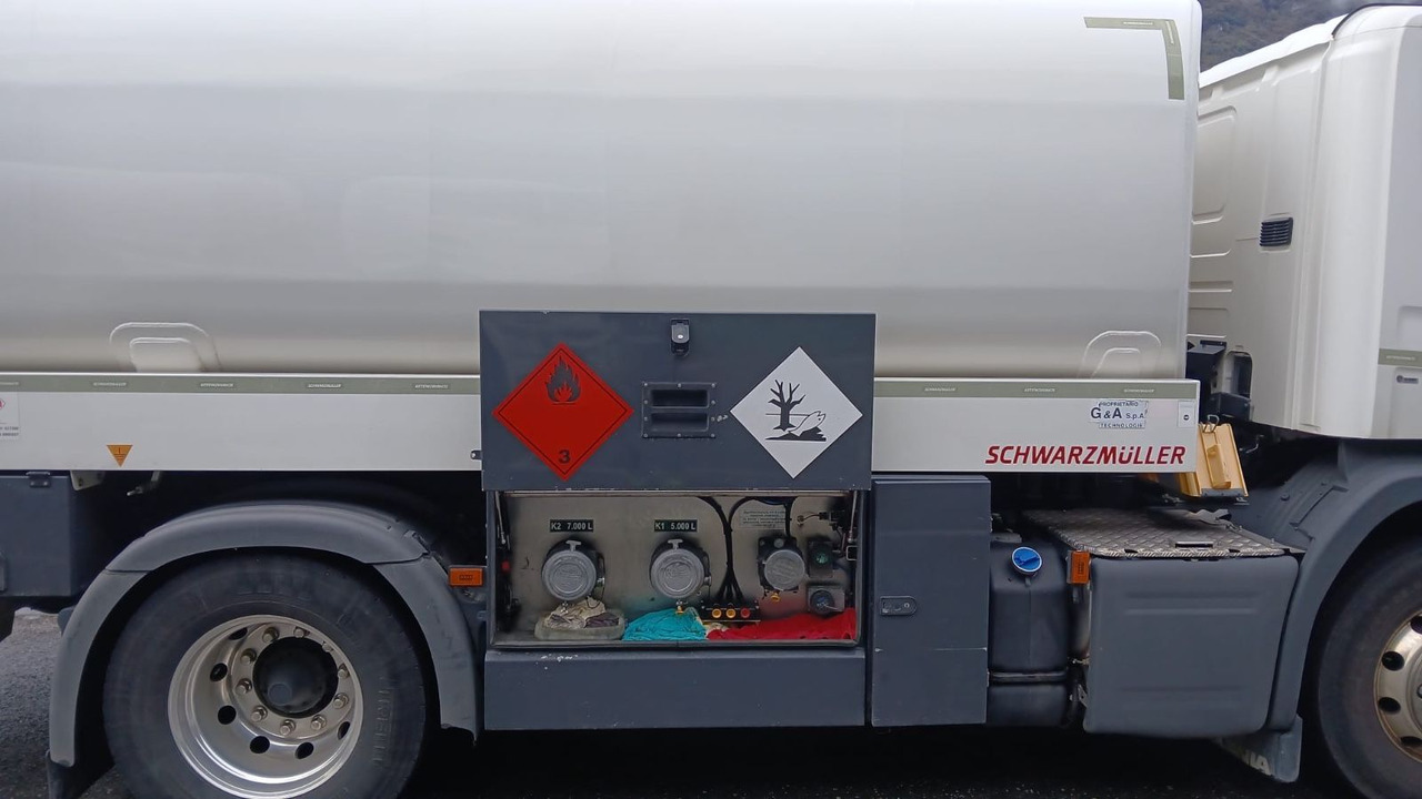 Scania P450 LB 4x2, ADR, Schwarzmueller Anhaenger Fuel - Camião cisterna: foto 4 Scania P450 LB 4x2, ADR, Schwarzmueller Anhaenger Fuel - Camião cisterna: foto 4