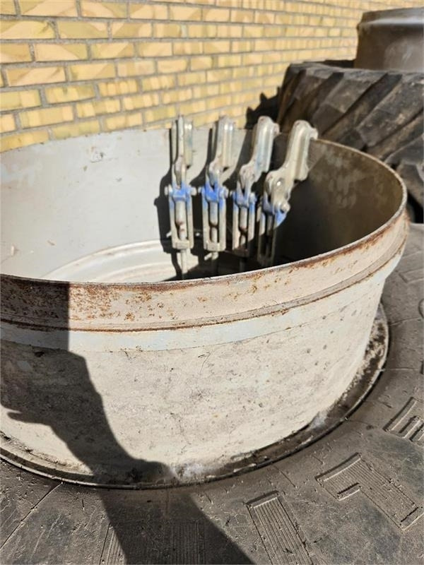 Michelin 540/65X30 m. 4 låse - Pneu: foto 2 Michelin 540/65X30 m. 4 låse - Pneu: foto 2