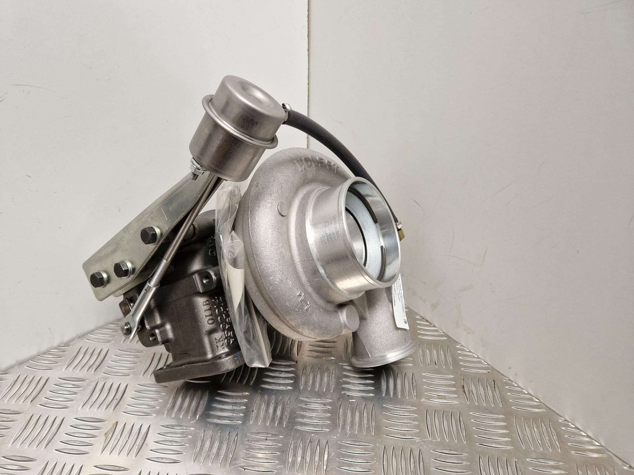 Iveco Generator Turbocharger Holset 4043994 - Motor e peças para Máquina de construção: foto 1 Iveco Generator Turbocharger Holset 4043994 - Motor e peças para Máquina de construção: foto 1