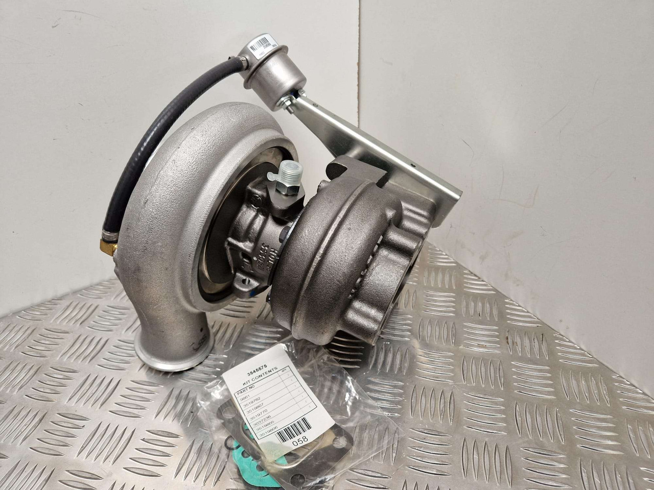 Iveco Generator Turbocharger Holset 4043994 - Motor e peças para Máquina de construção: foto 3 Iveco Generator Turbocharger Holset 4043994 - Motor e peças para Máquina de construção: foto 3
