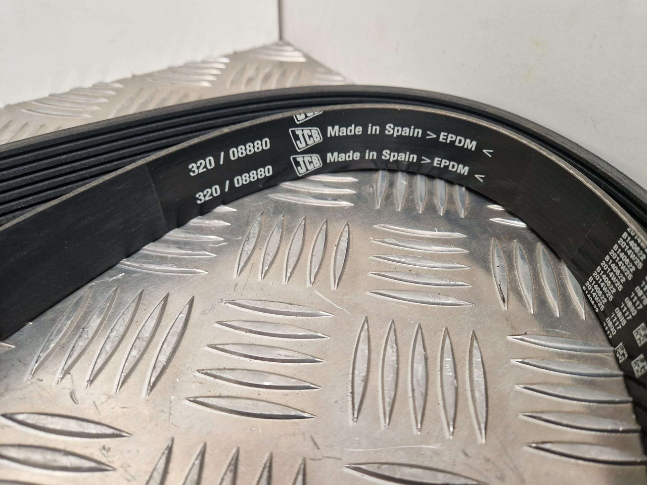 JCB 320/08880 drive belt 1895mm Genuine - Motor e peças para Máquina de construção: foto 2 JCB 320/08880 drive belt 1895mm Genuine - Motor e peças para Máquina de construção: foto 2