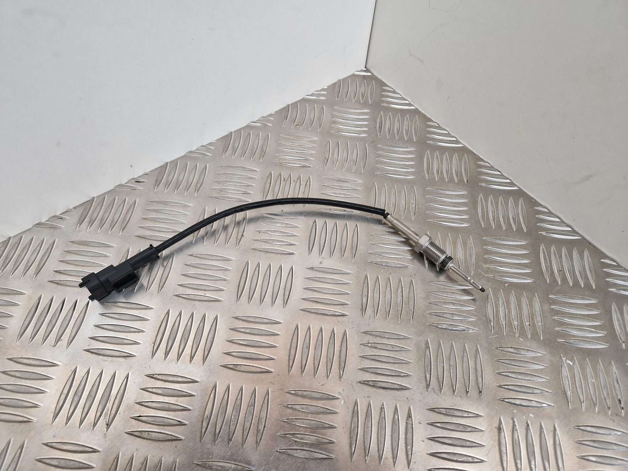 Motor e peças para Máquina de construção JCB Exhaust Temperature Sensor 320/06233 GENUINE JCB: foto 1