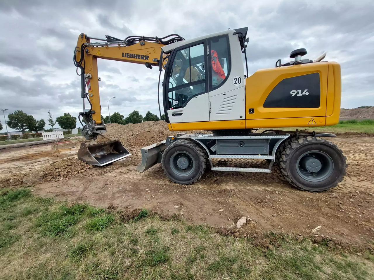 2023 Liebherr A 914 Litronic G6.0-D - Escavadeira de rodas: foto 1 2023 Liebherr A 914 Litronic G6.0-D - Escavadeira de rodas: foto 1