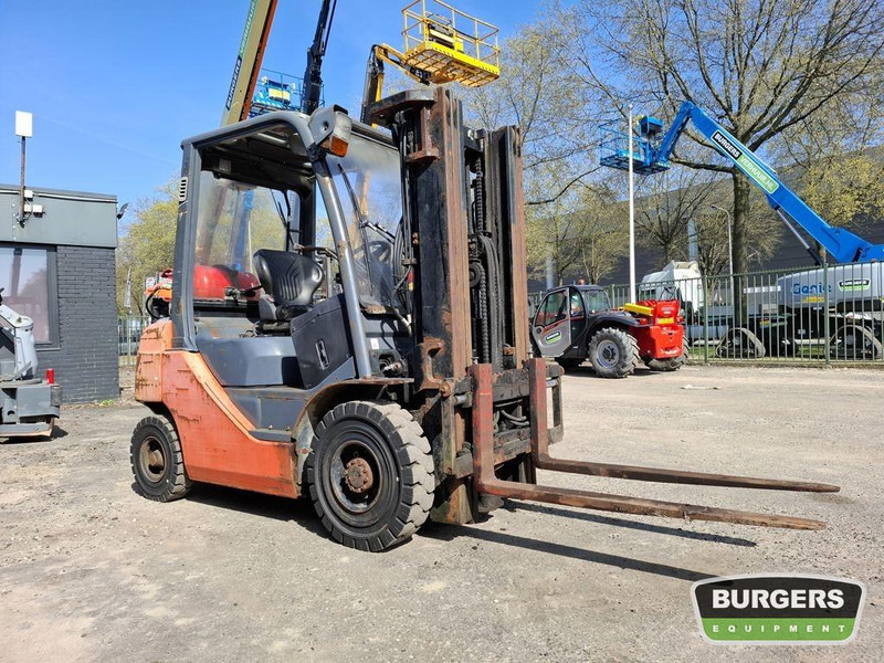 Toyota 02-8FGF20 - Empilhador a gás: foto 2 Toyota 02-8FGF20 - Empilhador a gás: foto 2