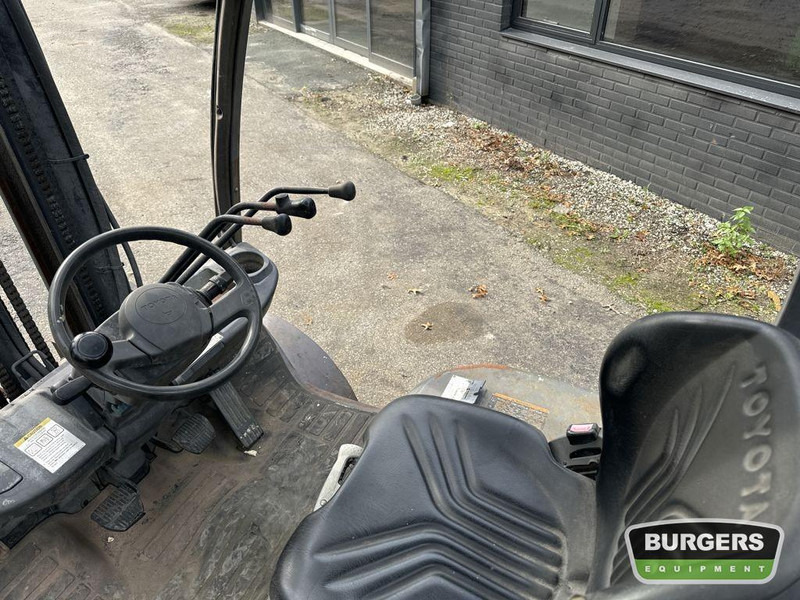 Toyota 8FDF25 - Empilhador a diesel: foto 5 Toyota 8FDF25 - Empilhador a diesel: foto 5