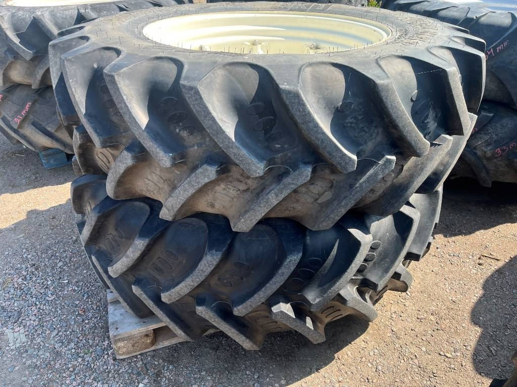 BKT 420/85R34 till New Holland T5070 - Pneu para Máquina agrícola: foto 1 BKT 420/85R34 till New Holland T5070 - Pneu para Máquina agrícola: foto 1