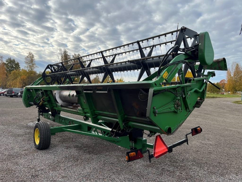 John Deere 622R Skärbord / Header 20 fot till JD T550 i - Equipamento para colheitadeira: foto 5 John Deere 622R Skärbord / Header 20 fot till JD T550 i - Equipamento para colheitadeira: foto 5