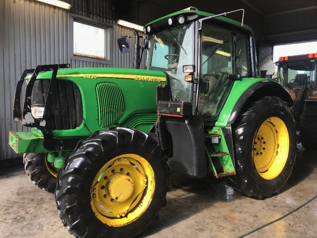 John Deere 6820 Dismantled for spareparts - Trator: foto 1 John Deere 6820 Dismantled for spareparts - Trator: foto 1