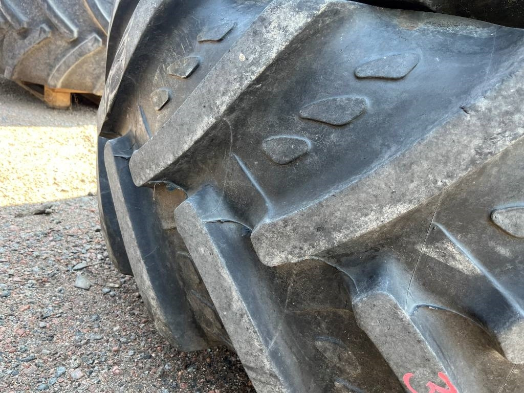 Kleber 520/70R38 480/70R24 till JD 6620 - Pneu para Máquina agrícola: foto 3 Kleber 520/70R38 480/70R24 till JD 6620 - Pneu para Máquina agrícola: foto 3