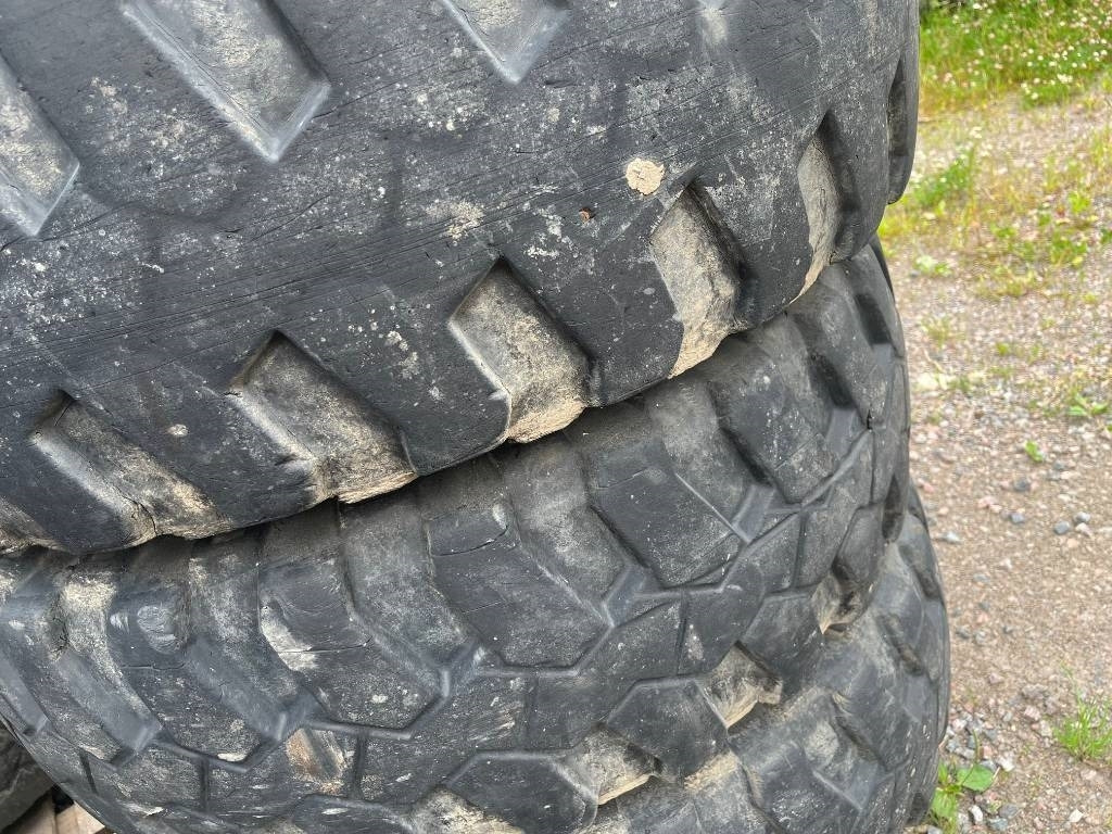 Michelin 335/80-20 till Volvo L30 Zettelmeyer - Pneu para Máquina de construção: foto 3 Michelin 335/80-20 till Volvo L30 Zettelmeyer - Pneu para Máquina de construção: foto 3