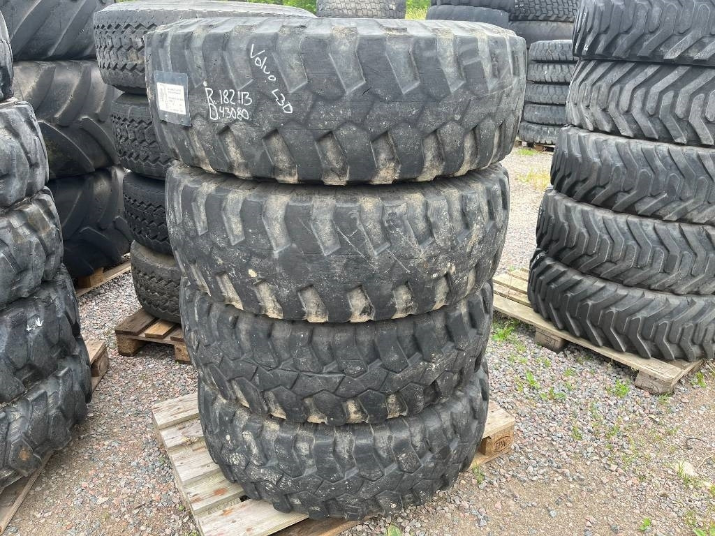 Michelin 335/80-20 till Volvo L30 Zettelmeyer - Pneu para Máquina de construção: foto 1 Michelin 335/80-20 till Volvo L30 Zettelmeyer - Pneu para Máquina de construção: foto 1