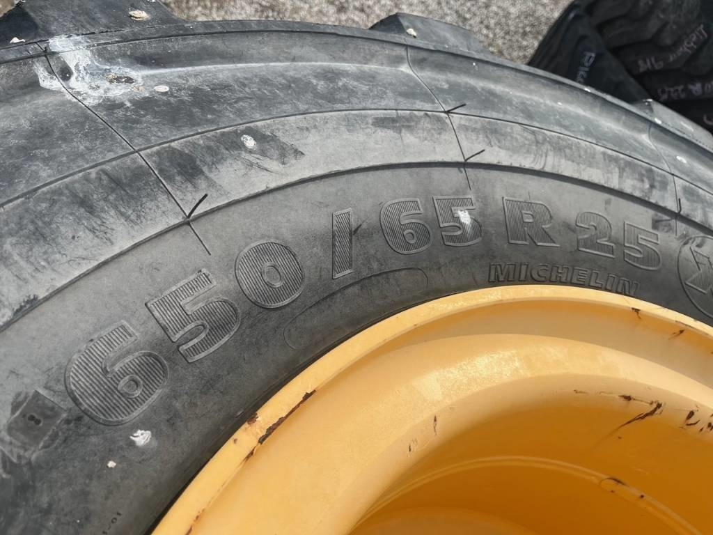 Michelin 650/65R25 Volvo L90 E , F , G , H - Roda completa: foto 3 Michelin 650/65R25 Volvo L90 E , F , G , H - Roda completa: foto 3