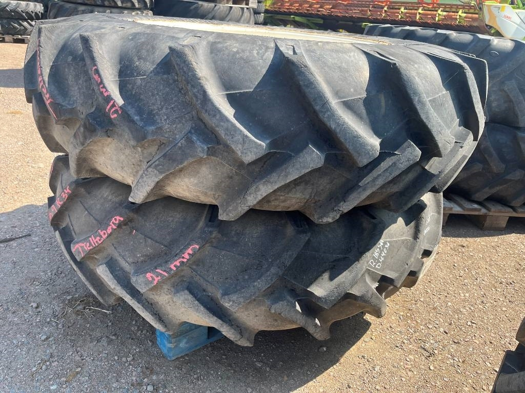 Trelleborg 16,9-34 däck på fälg till New Holland - Pneu para Máquina agrícola: foto 1 Trelleborg 16,9-34 däck på fälg till New Holland - Pneu para Máquina agrícola: foto 1