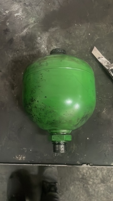 Akumulator gazowy John Deere - Bateria automotiva para Máquina agrícola: foto 2 Akumulator gazowy John Deere - Bateria automotiva para Máquina agrícola: foto 2