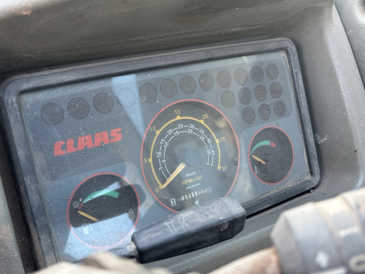 CLAAS TARGO K70 Licznik CZĘŚCI - Sistema elétrico para Equipamento de movimentação: foto 1 CLAAS TARGO K70 Licznik CZĘŚCI - Sistema elétrico para Equipamento de movimentação: foto 1