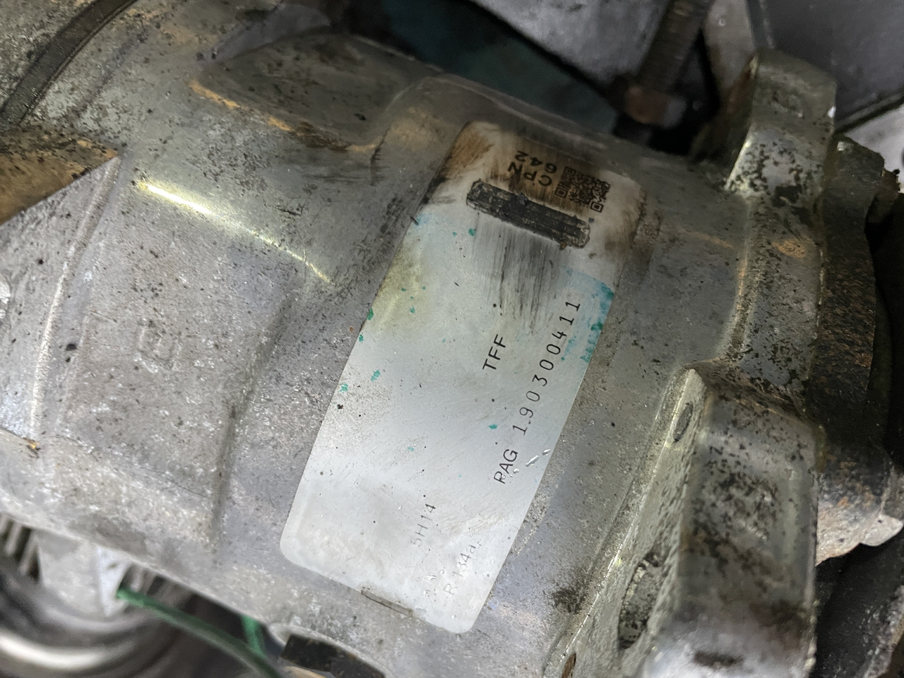 Caterpillar Cat Perkins 1106D C6.6 - spręźarka klimatyzacji - Compressor de ar condicionado para Máquina de construção: foto 2 Caterpillar Cat Perkins 1106D C6.6 - spręźarka klimatyzacji - Compressor de ar condicionado para Máquina de construção: foto 2