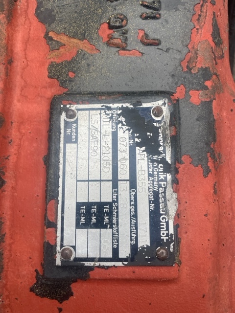 Caterpillar most napędowy ZF APL-B355 - Eixo e peças para Máquina agrícola: foto 2 Caterpillar most napędowy ZF APL-B355 - Eixo e peças para Máquina agrícola: foto 2