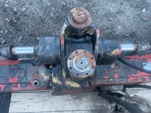 Caterpillar most napędowy ZF APL-B355 - Eixo e peças para Máquina agrícola: foto 4 Caterpillar most napędowy ZF APL-B355 - Eixo e peças para Máquina agrícola: foto 4