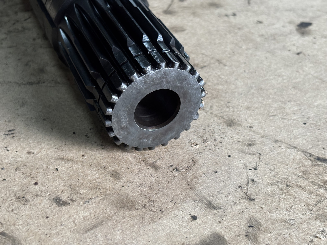 Claas AXION 830 Wałek przekładni podajnika zbożowego 00 1137 076 0 00 1149 403 0 - Veio de transmissão para Máquina agrícola: foto 3 Claas AXION 830 Wałek przekładni podajnika zbożowego 00 1137 076 0 00 1149 403 0 - Veio de transmissão para Máquina agrícola: foto 3