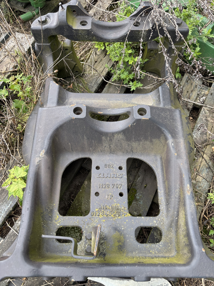 Claas Arion 520-650 - kozioł podwozie support 1128797 0011287972 - Eixo dianteiro: foto 1 Claas Arion 520-650 - kozioł podwozie support 1128797 0011287972 - Eixo dianteiro: foto 1