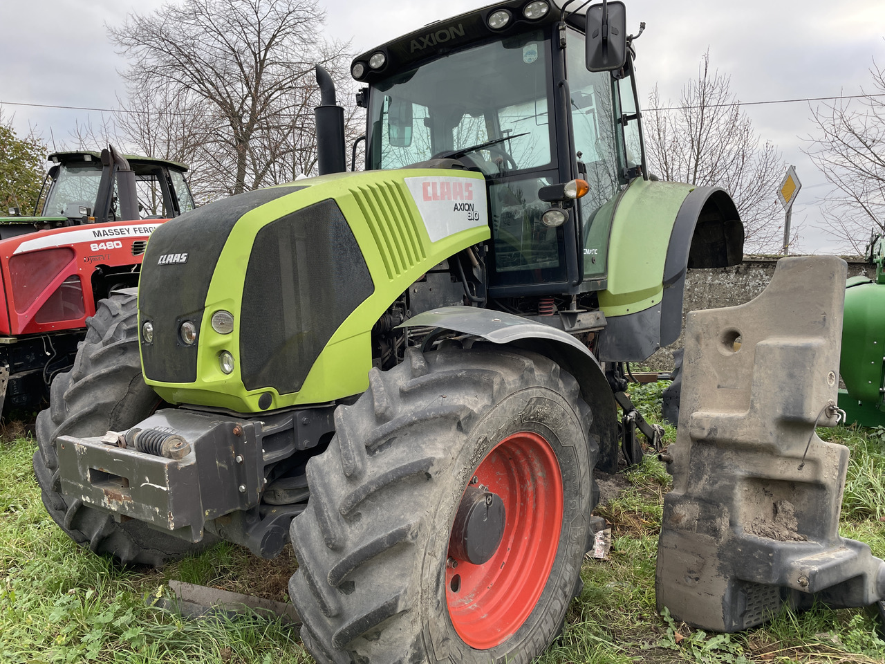 Claas Axion 810 - części - tłumik wydech - Silenciador para Trator: foto 2 Claas Axion 810 - części - tłumik wydech - Silenciador para Trator: foto 2
