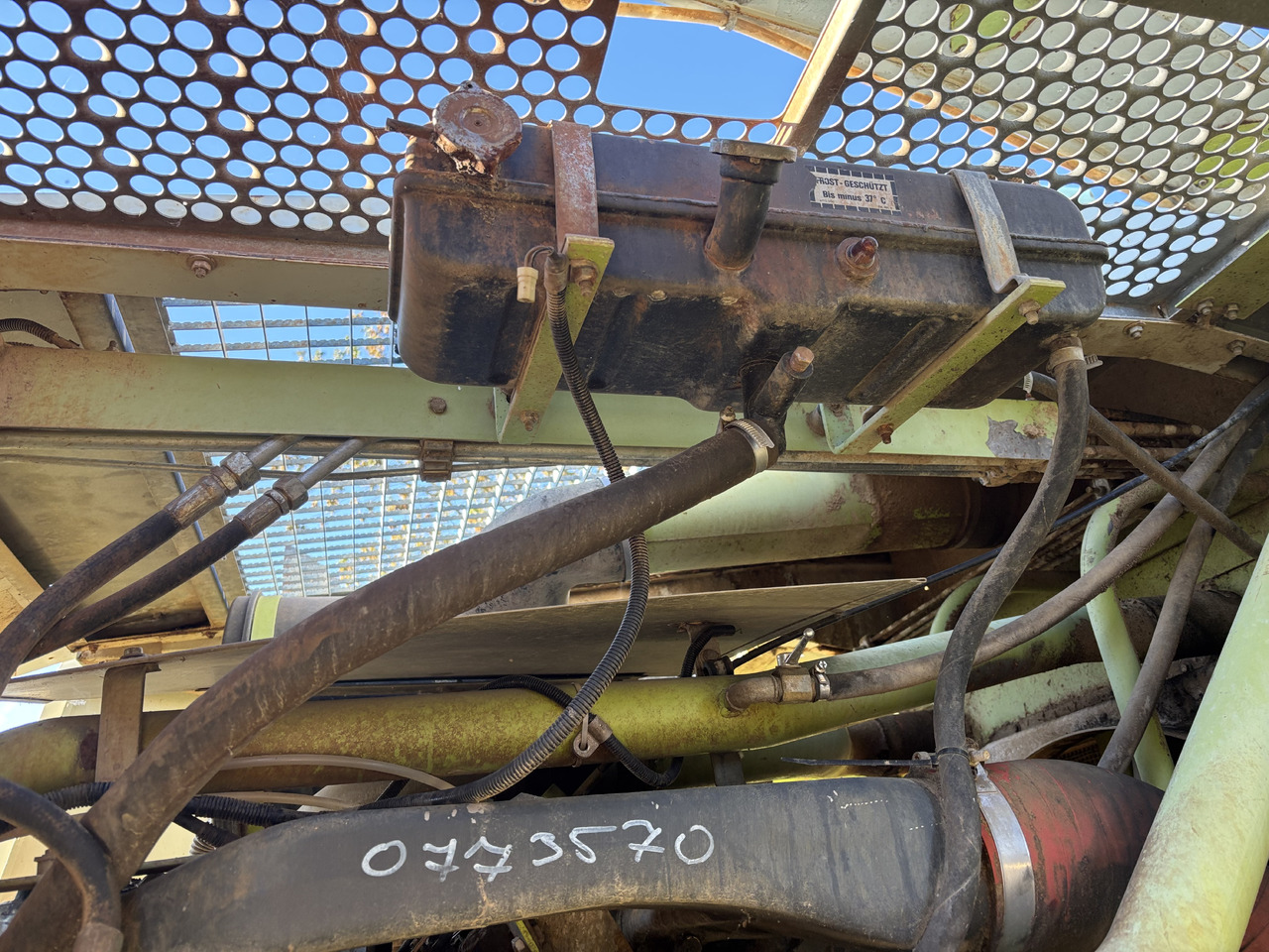 Claas Jaguar 820 840 860 Dodatkowy Zbiornik Paliwa 00 0076 141 0 0000761410 - Tanque de combustível para Máquina agrícola: foto 2 Claas Jaguar 820 840 860 Dodatkowy Zbiornik Paliwa 00 0076 141 0 0000761410 - Tanque de combustível para Máquina agrícola: foto 2