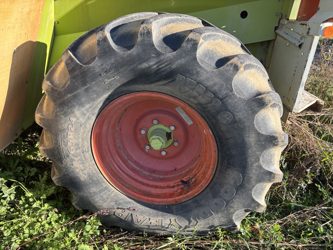 Claas Jaguar 820 840 860 Koło Kompletne Felga Opona 00 0077 040 1 00 0077 187 0 - Jante para Máquina agrícola: foto 1 Claas Jaguar 820 840 860 Koło Kompletne Felga Opona 00 0077 040 1 00 0077 187 0 - Jante para Máquina agrícola: foto 1