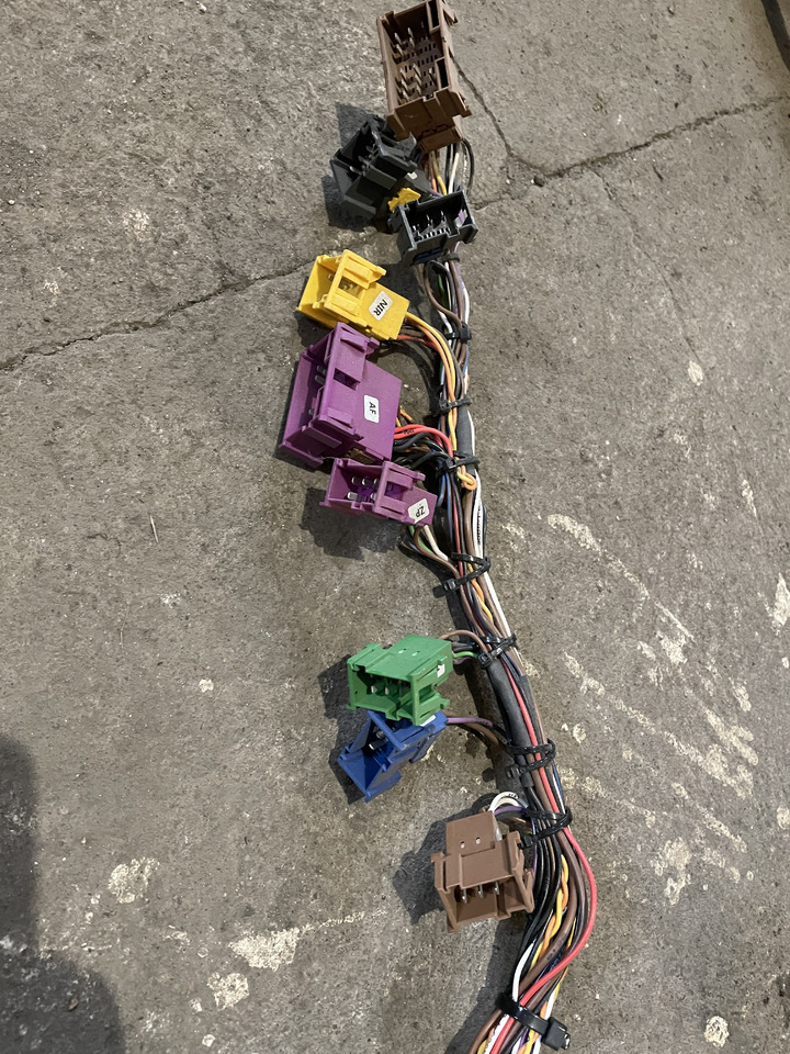 Claas Jaguar 880-830 980-930 - wiązka elektryczna kabiny 0018110206 - Cables/ Wire harness para Picadora de forragem automotriz: foto 5 Claas Jaguar 880-830 980-930 - wiązka elektryczna kabiny 0018110206 - Cables/ Wire harness para Picadora de forragem automotriz: foto 5