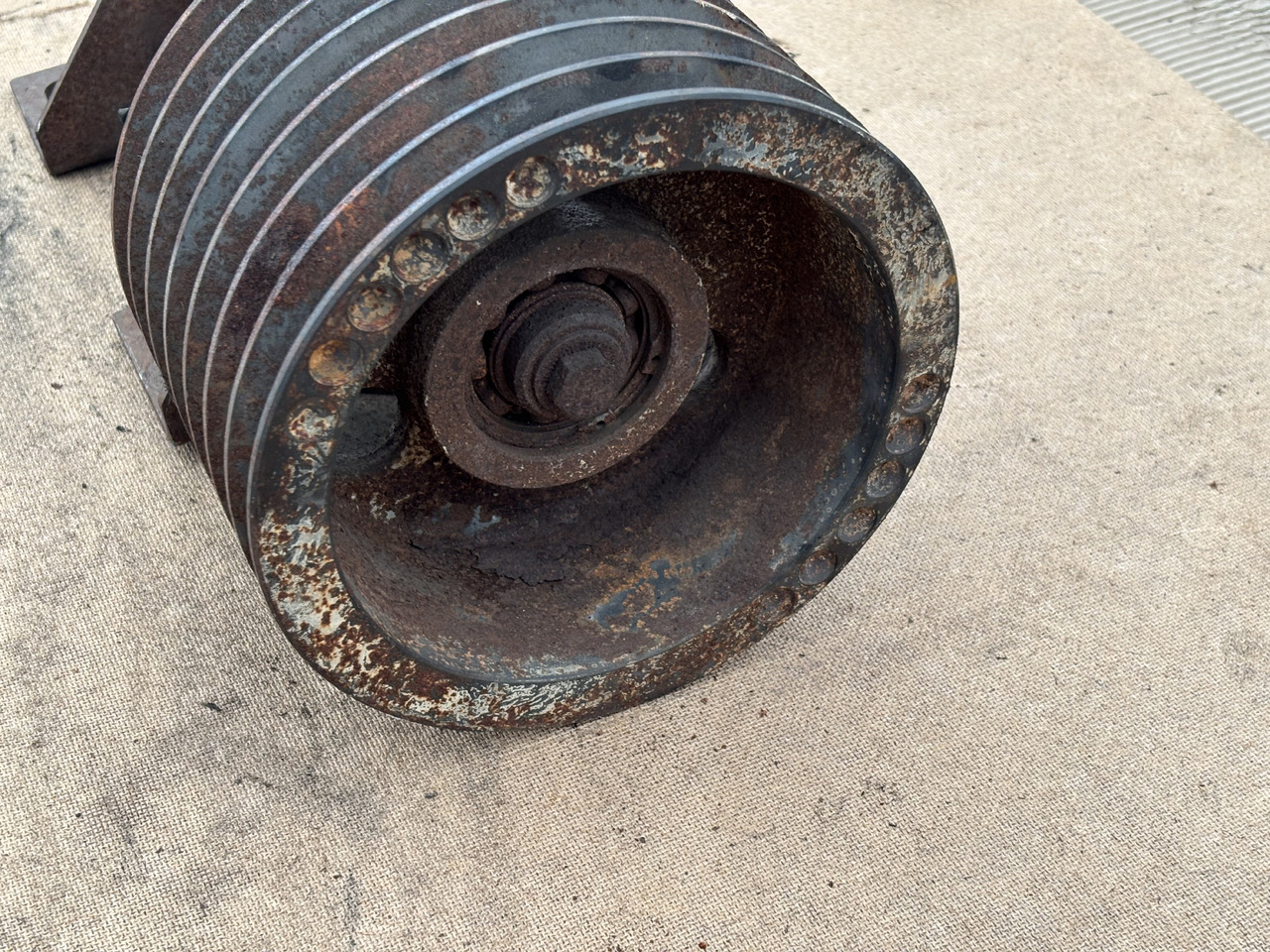 Claas Lexion 780 Koło Pasowe 7 rzędowe z mocowaniem - Correia para Ceifeira debulhadora: foto 1 Claas Lexion 780 Koło Pasowe 7 rzędowe z mocowaniem - Correia para Ceifeira debulhadora: foto 1