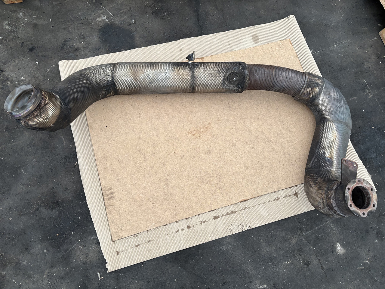 Claas Lexion 780 Rura Wydechowa Wydech EXHAUST PIPE ISO 0007804091 00 07819781 - Tubo de escape para Ceifeira debulhadora: foto 1 Claas Lexion 780 Rura Wydechowa Wydech EXHAUST PIPE ISO 0007804091 00 07819781 - Tubo de escape para Ceifeira debulhadora: foto 1